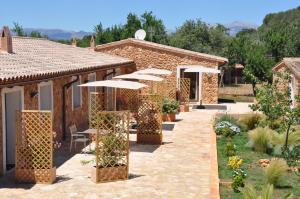 Ein Garten an der Unterkunft Can Porretí Agroturisme