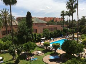 Bazén v ubytování Chems Hotel nebo v jeho okolí