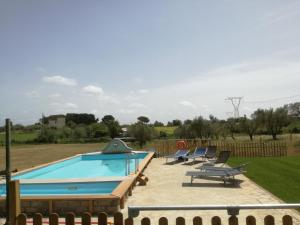 Bazén v ubytování Agriturismo L.B.STUD nebo v jeho okolí