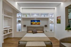 A bed or beds in a room at Cuore di Sorrento Suites