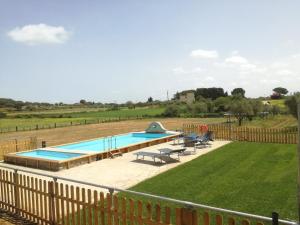 Bazén v ubytování Agriturismo L.B.STUD nebo v jeho okolí