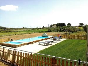 Bazén v ubytování Agriturismo L.B.STUD nebo v jeho okolí