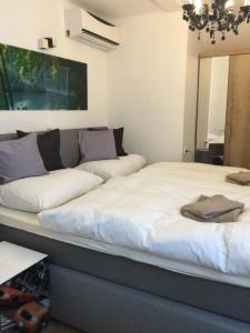 Łóżko lub łóżka w pokoju w obiekcie Enjoyit Rooms