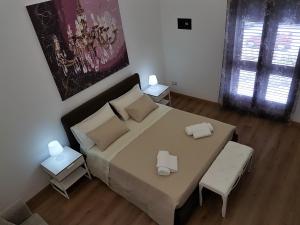 Łóżko lub łóżka w pokoju w obiekcie NoMapartments Il Viaggiatore