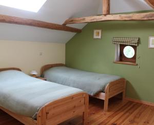 Кровать или кровати в номере Gïte de l'EHM