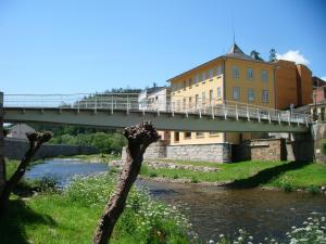 a bridge over a river with a building in the background at Pensión NAVIA A Pontenova in A Pontenova