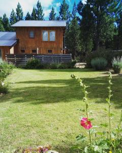 Un jardín fuera de Paralelo 42° Lodge