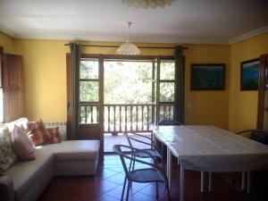 a living room with a couch and a table at La Arboleda Habitaciones in Colombres