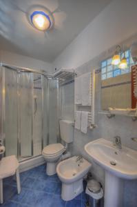 Ванная комната в Hotel Noris