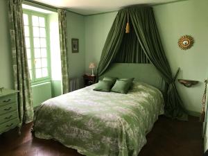 Postel nebo postele na pokoji v ubytování Le Domaine de Cordey + 33 fotografií