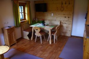 TV a/nebo společenská místnost v ubytování Bauernhof Mödling + 15 fotografií