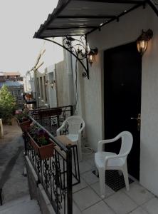 Balkón nebo terasa v ubytování Old Tbilisi Narikala Apartment