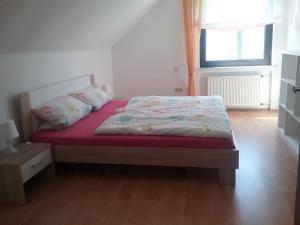 Postel nebo postele na pokoji v ubytování Zur schönen Aussicht
