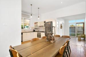 Køkken eller tekøkken på Paws Up Cottage + 16 billeder