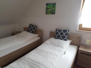 Postel nebo postele na pokoji v ubytování Pension Lindengarten