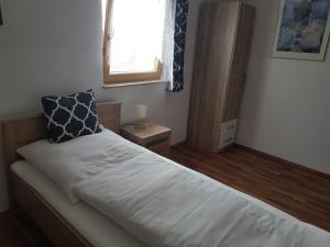 Postel nebo postele na pokoji v ubytování Pension Lindengarten