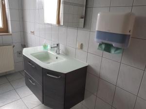 Koupelna v ubytování Pension Lindengarten