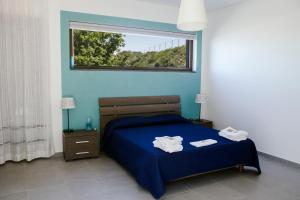 Un pat sau paturi într-o cameră la Villa Serra d'Elci