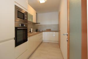 Kuchyňa alebo kuchynka v ubytovaní Luxury Omiš Apartment