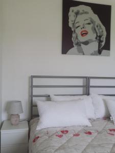 a bedroom with a bed with a picture of a woman at Residence Shopping Outlet in Novi Ligure