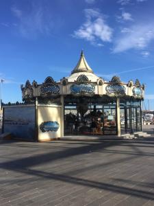 a building with a roof on a street at Appart port du cap d agde in Cap d'Agde