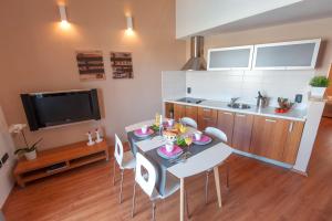 Kuchyňa alebo kuchynka v ubytovaní Apartmani Ivanov Poljana