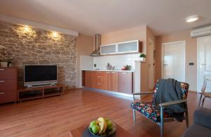 Kuchyňa alebo kuchynka v ubytovaní Apartmani Ivanov Poljana