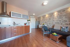 Kuchyňa alebo kuchynka v ubytovaní Apartmani Ivanov Poljana