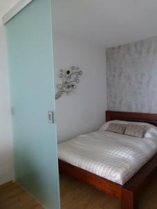 Łóżko lub łóżka w pokoju w obiekcie Apartament na Klifie 14
