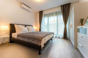 Un pat sau paturi într-o cameră la Vila Cotroceni Boutique Apartments
