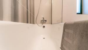 O baie la Vila Cotroceni Boutique Apartments
