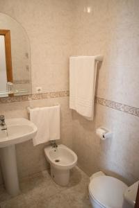 Kylpyhuone majoituspaikassa Hostal Juan Carlos