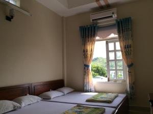 Postel nebo postele na pokoji v ubytování Quốc Ân Motel