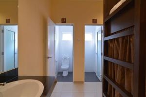 Vonios kambarys apgyvendinimo įstaigoje Sri Packers Hotel