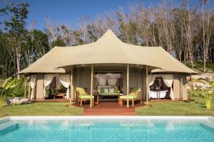 Bazén v ubytování Koyao Island Resort nebo v jeho okolí