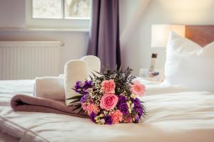 Postel nebo postele na pokoji v ubytování Hotel am Rugard