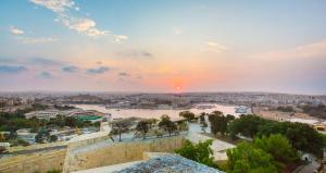 - Vistas a la ciudad y al río al atardecer en Valletta - Hastings Studios, en La Valeta