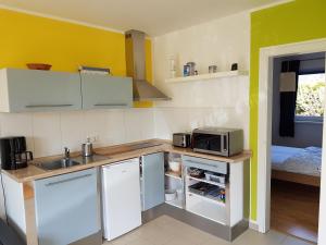 Una cocina o zona de cocina en Ferienwohnung Ostsee23