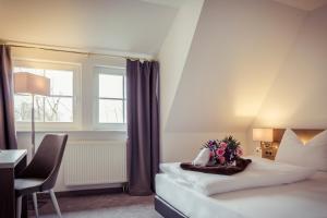 Postel nebo postele na pokoji v ubytování Hotel am Rugard
