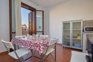 a dining room table and chairs in a room at Residence Favignana in Favignana