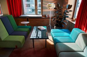 Зона вітальні в 25hours Hotel Langstrasse