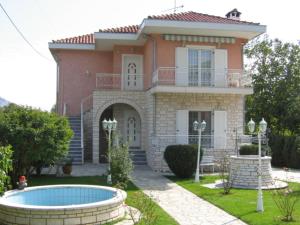 A garden outside Villa Elena