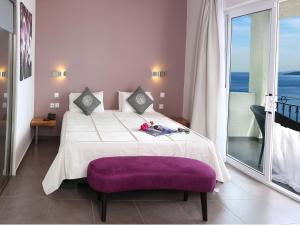 Posteľ alebo postele v izbe v ubytovaní Pantokrator Hotel