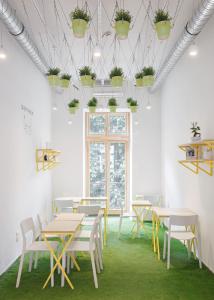 Reštaurácia alebo iné gastronomické zariadenie v ubytovaní Flow Spaces