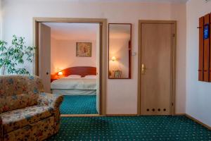 A bed or beds in a room at Hotel Wodnik