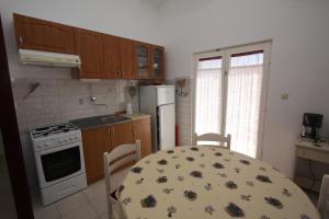 Kuchyňa alebo kuchynka v ubytovaní Apartments Jolanda + 27 fotografií