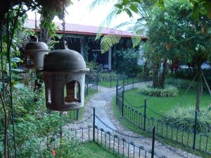 a bird feeder hanging from a fence in a garden at Hotel Casa Duranta in Cobán