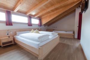 Postel nebo postele na pokoji v ubytování Pension Garden Hotel