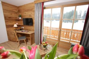 TV a/nebo společenská místnost v ubytování Postgasthof, Hotel Rote-Wand