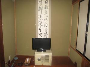 a room with a tv on top of a microwave at Nitaya in Minakami